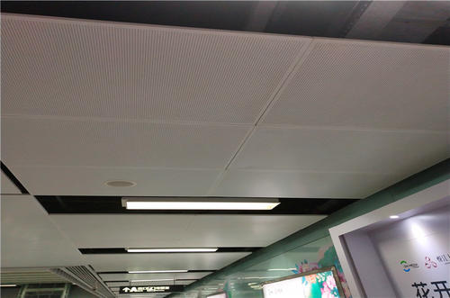 集成吊頂扣板廠-鋁扣板和塑料扣板吊頂哪個好