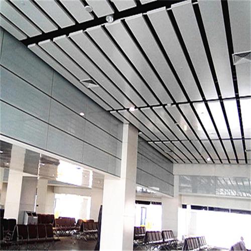 條形鋁扣板廠家-客廳鋁扣板吊頂廠家為你講解鋁扣板吊頂規格有哪些