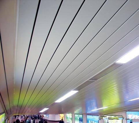 金屬條形鋁扣板-鋁扣板屬于金屬板還是金屬復合板-客廳鋁扣板吊頂裝金屬條