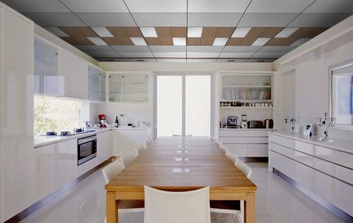 集成吊頂和pvc吊區別-PVC吊頂和集成吊頂間battle