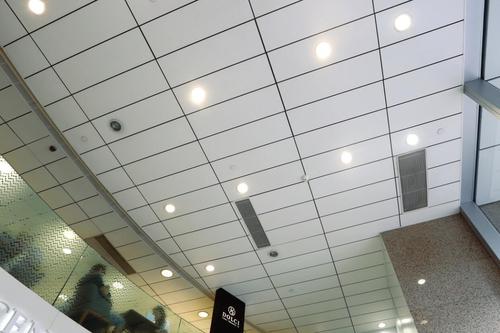 鋁單板和鋁扣板有什么區別-鋁單板和鋁扣板就差一個字