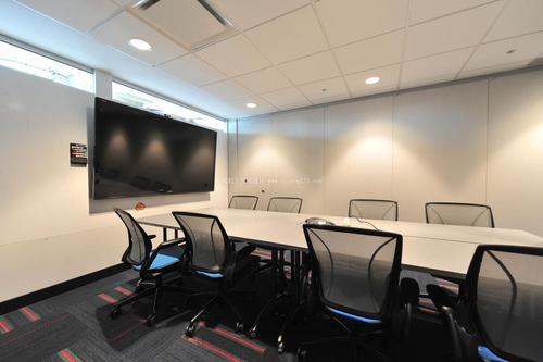 會議室鋁扣板吊頂-會議室鋁扣板吊頂圖片-會議室鋁扣板吊頂效果圖