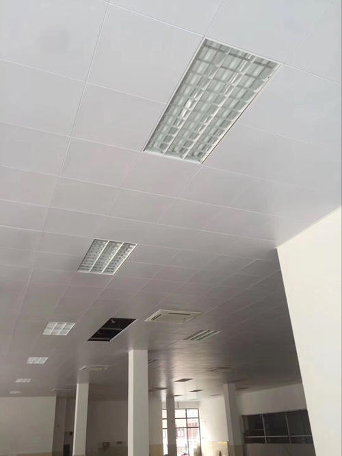 600鋁扣板吊頂-600*600鋁扣板廠家怎么選
