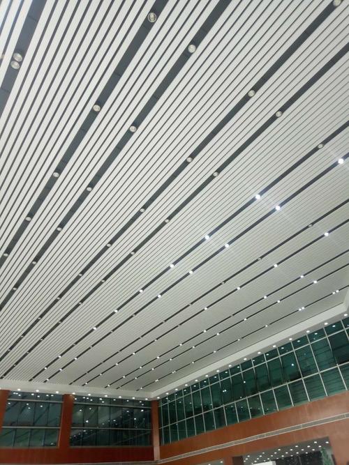 鋁扣板吊頂材料店-石膏板和鋁扣板集成吊頂