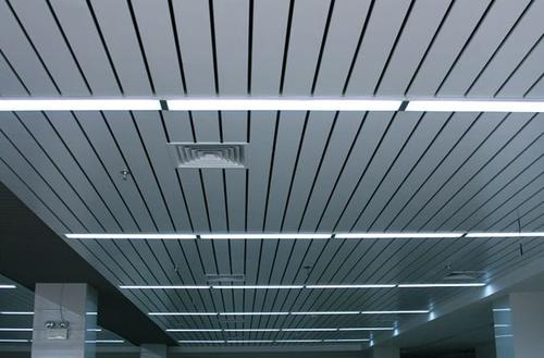 方形鋁扣板天花-方形鋁格柵吊頂裝飾廣州培英中學教室天花
