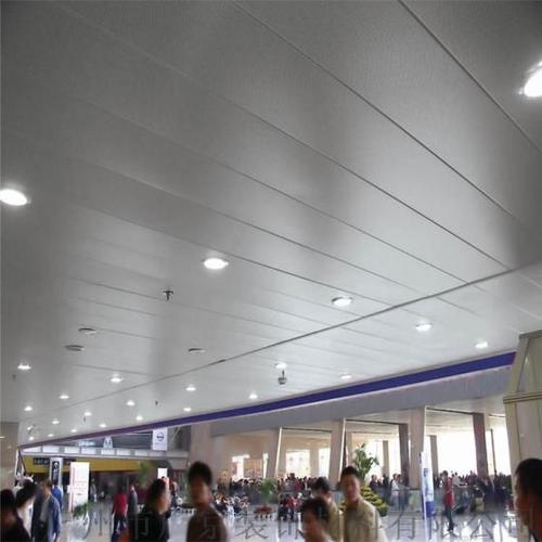 建筑條形鋁扣板-建筑藍色鋁扣板-建筑中的鋁扣板