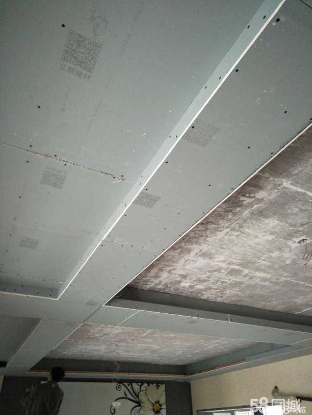 帶凹槽的鋁扣板-鋁扣板光面好還是帶小凹槽好-一體成型帶凹槽鋁扣板