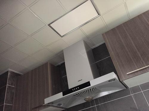 廚房做吊頂還是鋁扣板-廚房鋁扣板吊頂廠家講講廚房吊頂用PVC還是鋁扣板