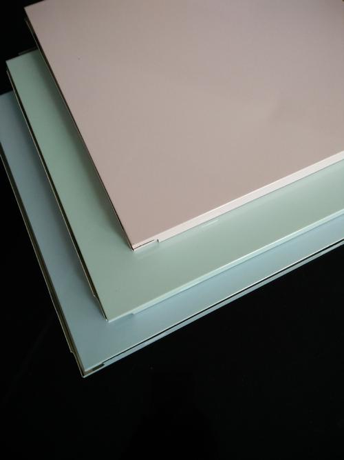 鋁扣板吊頂四周板-客廳鋁扣板吊頂的三種常見類型效果圖