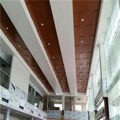 汽車集成吊頂天花-聽廣西家裝天花鋁扣板廠家分析廚房是吊頂好還是刷墻好