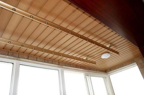 桑拿板和鋁扣板哪個貴-陽臺吊頂用桑拿板還是鋁扣板好呢