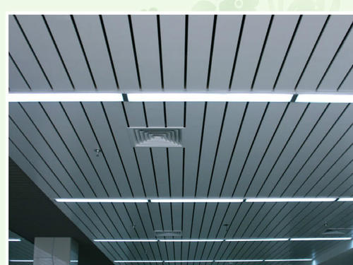 型條形鋁扣板-鋁扣板生產廠家來介紹下鋁條扣的優點有哪些