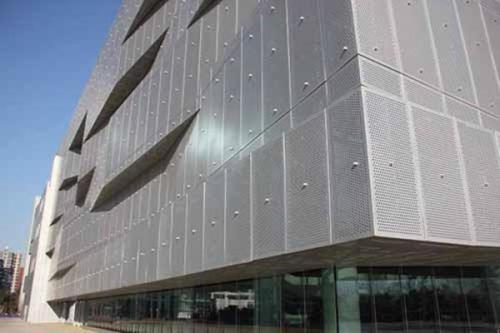 室內鋁單板咨詢-鋁單板廠家如何面對鋁單板咨詢比價的問題