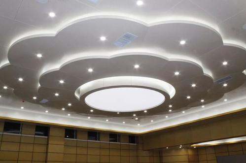 會議室鋁單板-佛山鋁天花廠家講穿孔鋁扣板為什么會變成吊頂新選擇