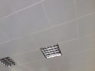 鋁扣板制造-辦公室吊頂應該選擇鋁扣板還是鋁單板