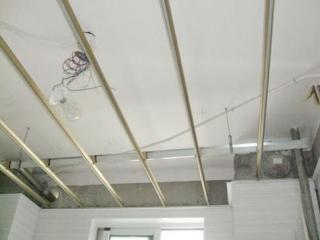 吊頂的鋁扣板怎么樣拿下來-廚衛吊頂鋁扣板廠家為你解答廚衛吊頂用什么好