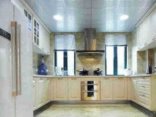 廚房墻面白色鋁扣板吊頂用什么顏色-廚房鋁扣板吊頂廠家給你從兩個方面看看廚衛顏色怎么選