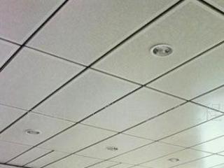 鋁條扣板生產商-加油站鋁條扣吊頂多少錢一平