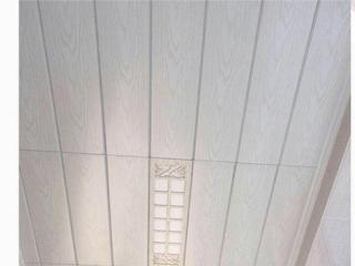 衛生間天花板鋁扣板-衛生間鋁扣板吊頂廠家教你衛生間用石膏還是鋁扣板好