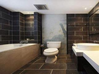 衛生間吊頂是鋁扣板好還是集成吊頂-衛生間鋁扣板吊頂廠家