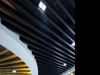 做吊頂鋁扣板的廠-跟著客廳鋁扣板吊頂廠家學客廳吊頂怎么裝