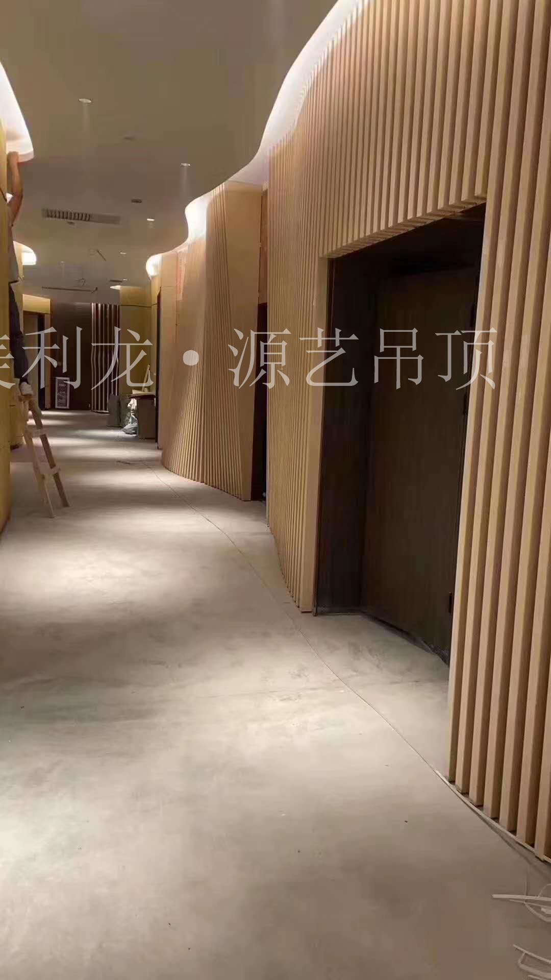 弧形鋁方通吊頂