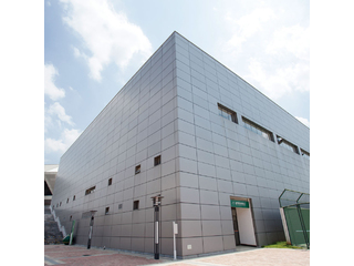 跟隨鋁扣板批發廠家看鋁單板幕墻怎么裝！