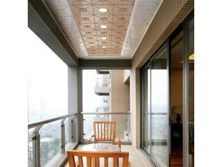 陽臺吊頂用桑拿板還是鋁扣板好呢？跟鋁扣板生產廠家來找答案